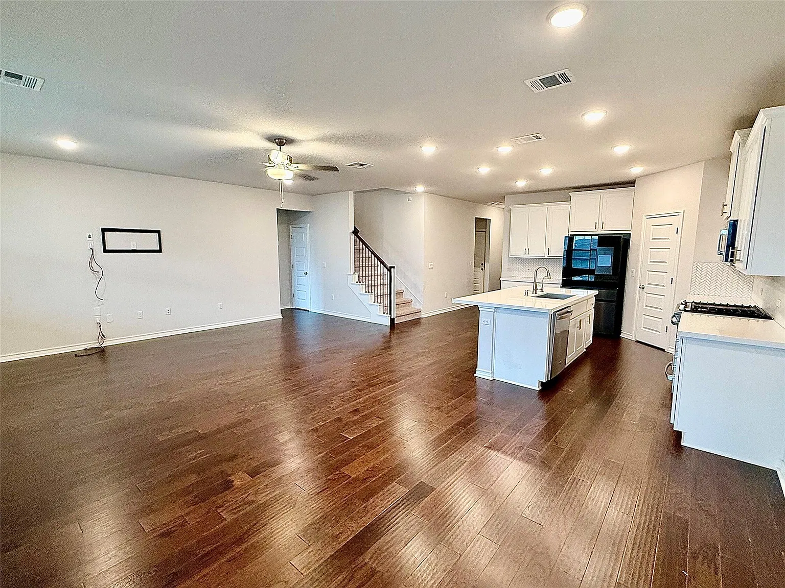 5 bed, 3.0 bath, 2951 sqft, $2,900 — Photo 4