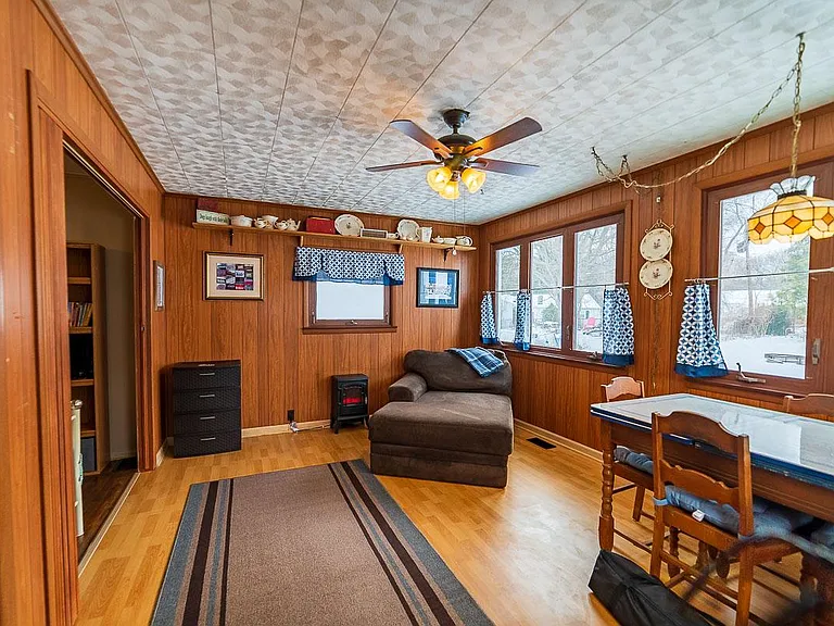 124 Iroquois St — Photo 5