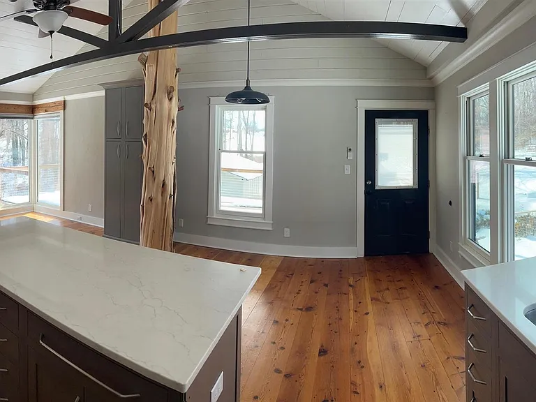 652 Ivy Hl — Photo 7