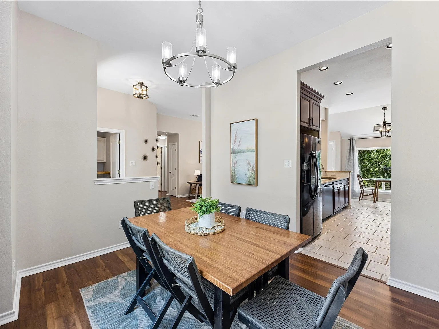 4 bed, 2.0 bath, 2090 sqft, $4,500 — Photo 4