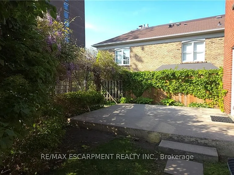 2047 James St — Photo 28
