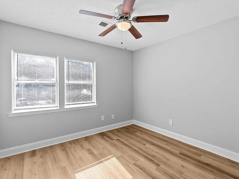 Bellview Apartments — Photo 29
