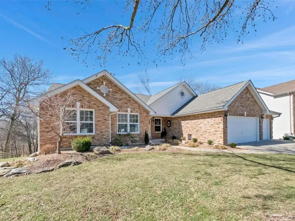 2377 Canyon Dr, Saint Charles, MO 63303