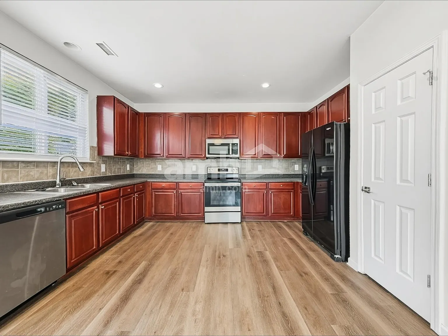 3 bed, 2.5 bath, 1846 sqft, $2,090 — Photo 4