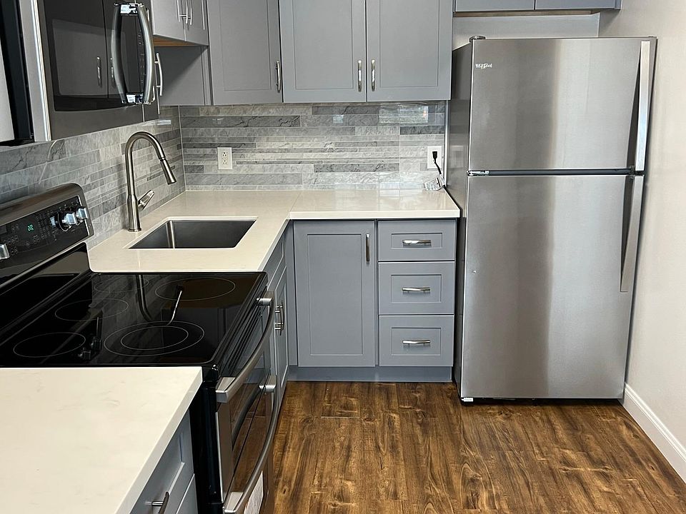 1st image of 156 Southwood Ctr #1