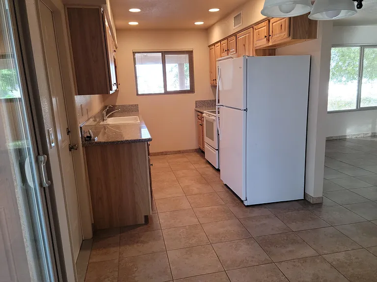 3949 Lunar Dr — Photo 15