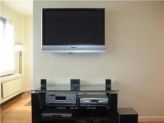 Sold by R New York | media 10