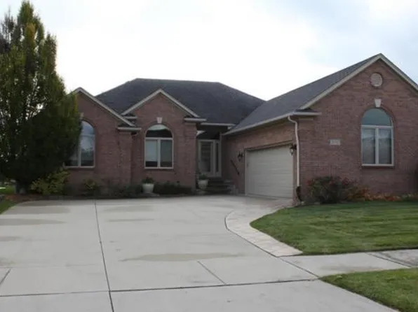 21742 Ambassador Dr, Macomb, MI 48044