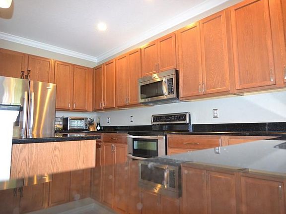 4th image of 24284 Vincent Ave