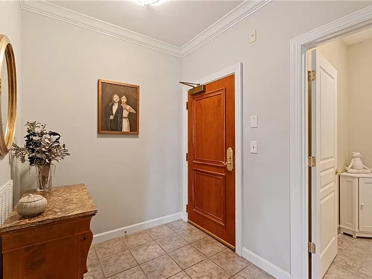 303 Brooke Ave #205 — Photo 4