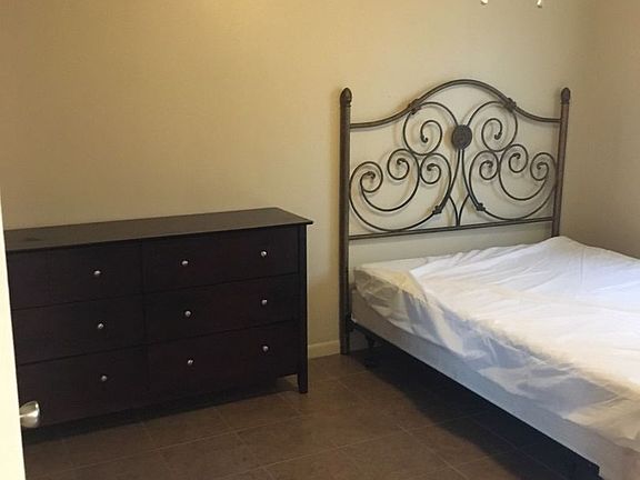 4th image of 606 S Trenton St #10