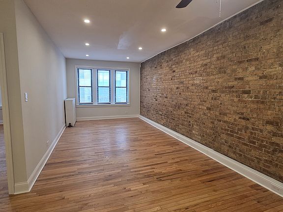 2nd image of 648 W Waveland Ave #3