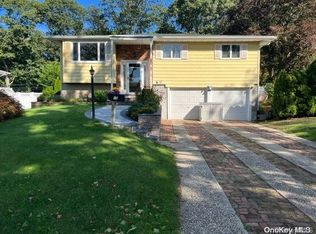 15 Country Lane Dr, Kings Park, NY 11754