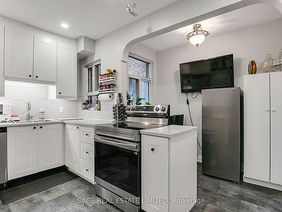 4th image of 1840 Bathurst St #204