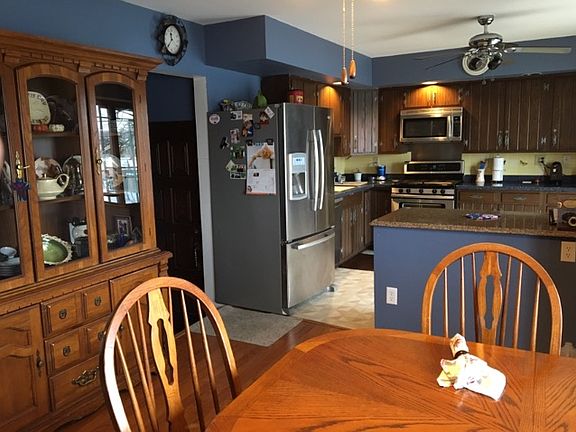 Dining Rm flows into Kitchen