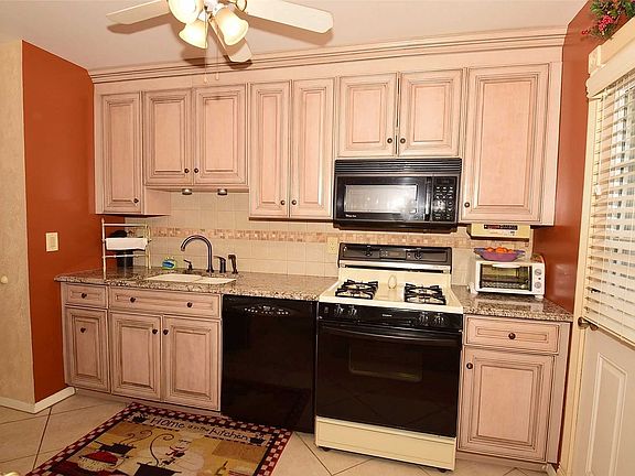 5th image of 67 Townhouse Dr