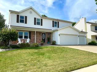 3111 Eagle Creek Dr, Bloomington, IL 61704