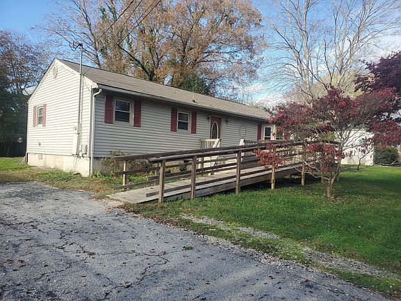 3rd image of 106 Woodlawn Dr