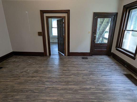 4th image of 755-757 W 3rd St #1