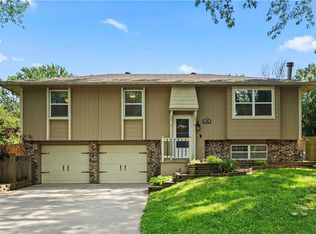 208 SW Shamrock Ln, Blue Springs, MO 64014