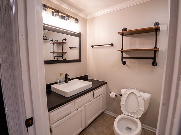 5th image of 4900 Jonquil Dr #B