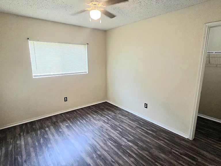8103 Zephyr Ct — Photo 11