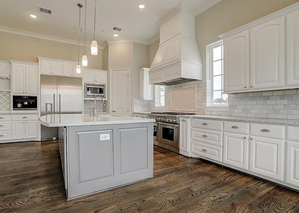 1st image of 931 Blackshire Ln