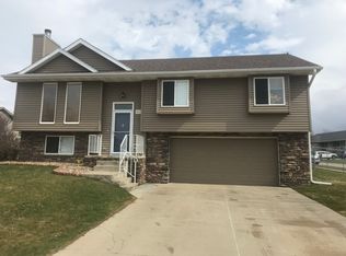 3943 Fieldcrest Dr, Sioux City, IA 51103