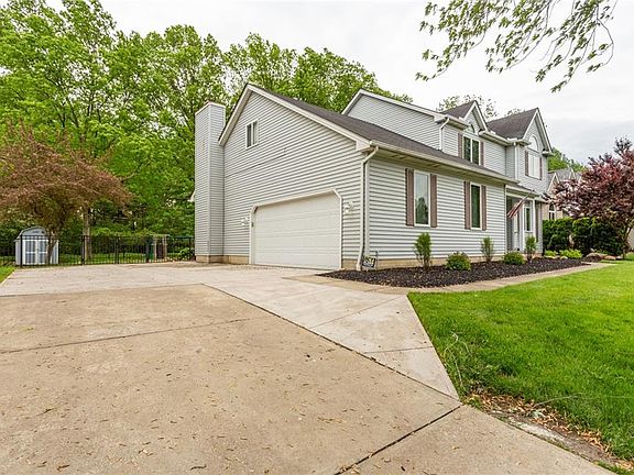 5th image of 315 Blossom Dr