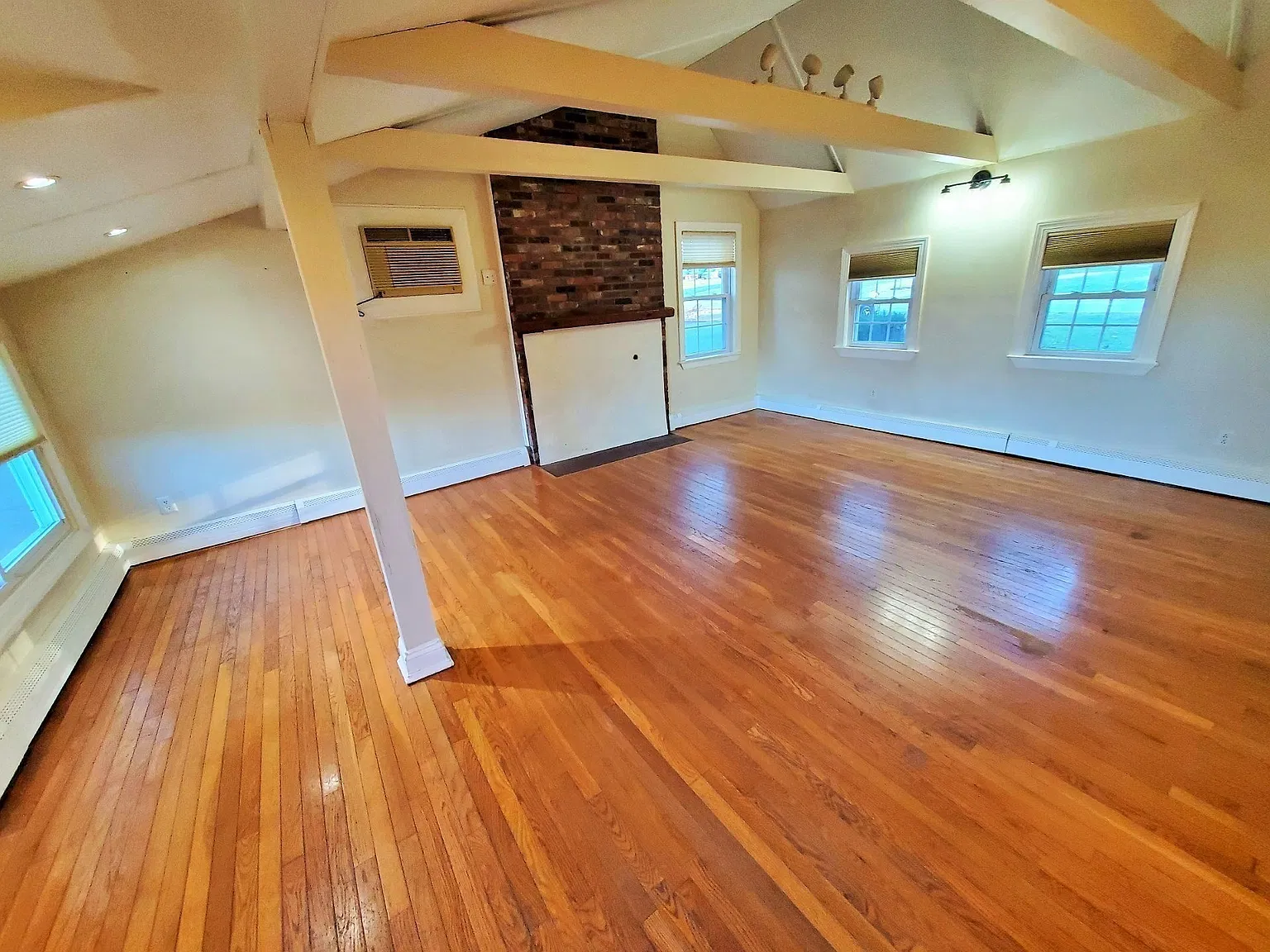 2 bed, 2.0 bath, 1600 sqft, $3,000 — Photo 3