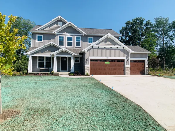 7867 Woodhurst Dr NE, Rockford, MI 49341