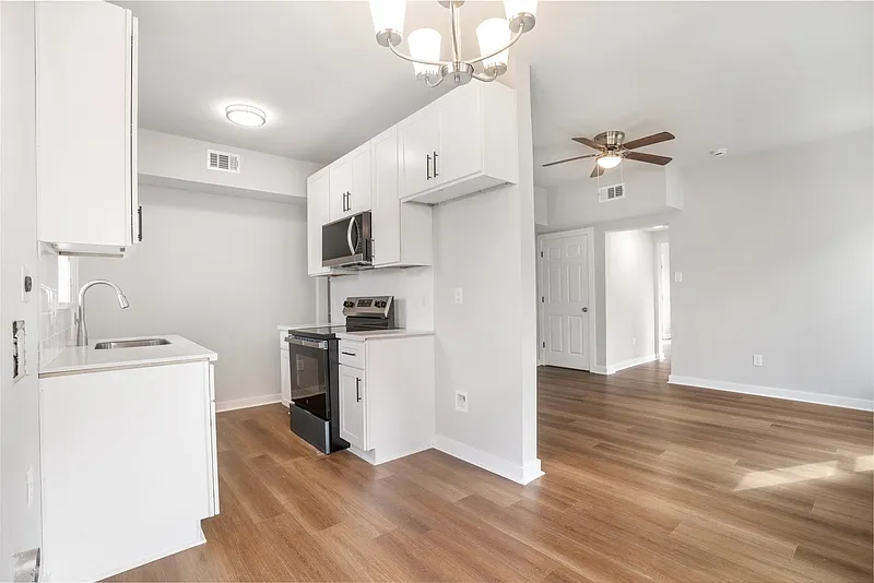 1 bed, 1.0 bath, 700 sqft, $1,195 — Photo 2