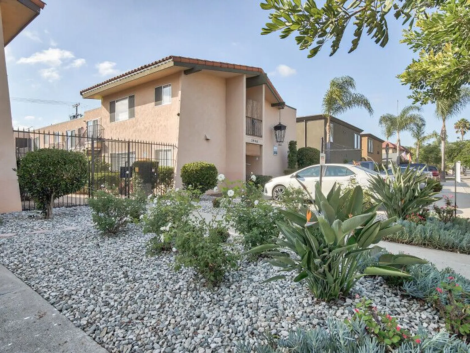 Twin Gables Apartments — Photo 3