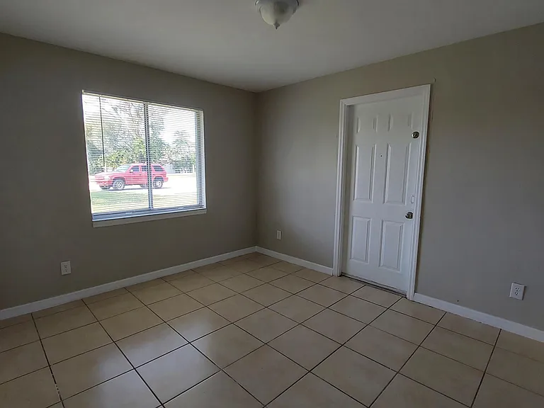 11341 Linda Loma Dr — Photo 6