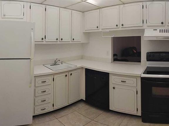 3rd image of 500 Executive Center Dr APT 5C