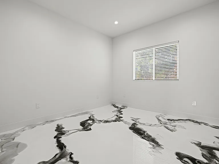 15209 Cohasset St — Photo 38