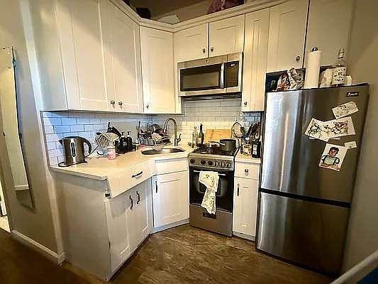 5th image of 100 Jefferson Ave APT 2R