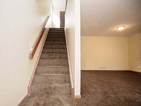 4th image of 688 E 101st St
