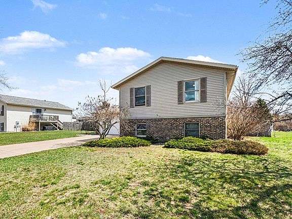 3rd image of 302 Maizie Ln