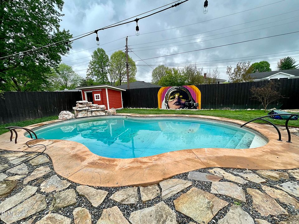 2nd image of 2240 Swannanoa Ave