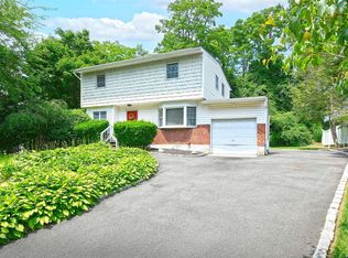 15 Oakside Rd, Smithtown, NY 11787