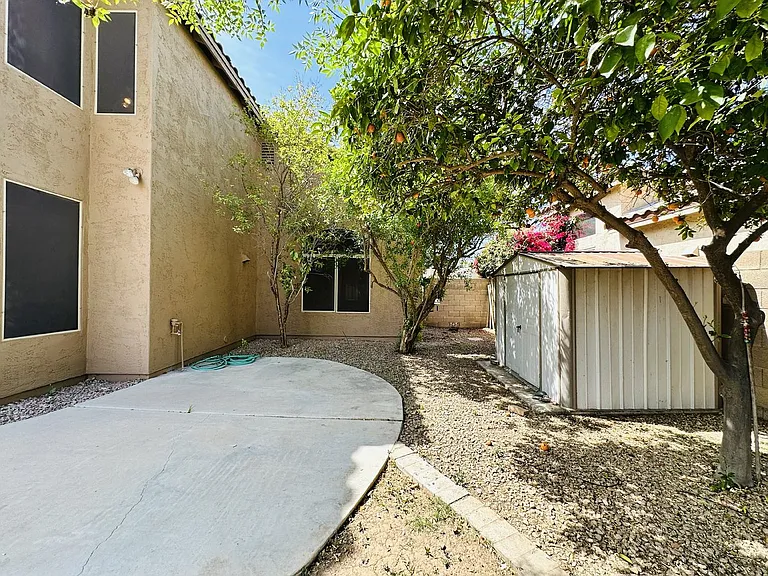 672 W Raven Dr — Photo 42