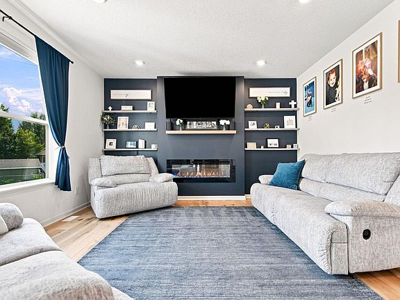 3rd image of 15519 Goodview Trl N