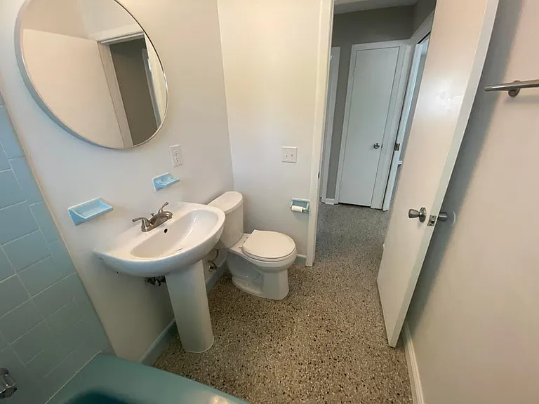 400 Argyle Ct — Photo 44