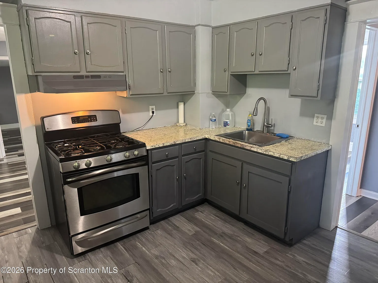 4 bed, 1.0 bath, 841 sqft, $1,650 — Photo 4