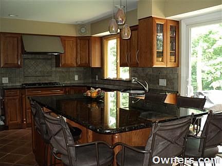 Eat-in kitchen
