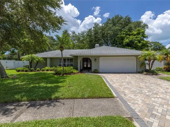 10008 Linden Place Dr, Seminole, FL 33776