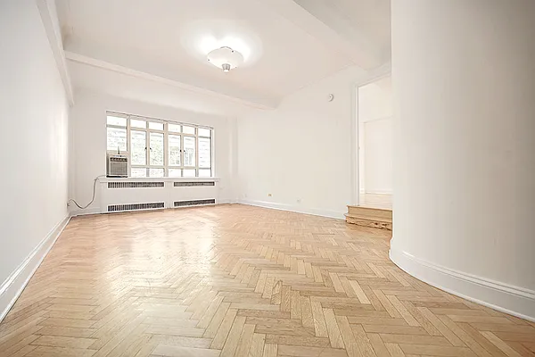 Rented by Urbane Brokerage | media 18