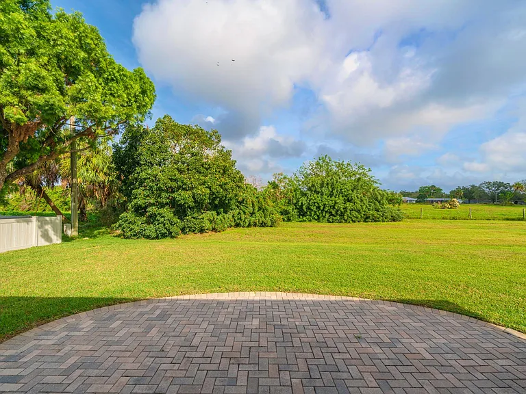3111 Post Rd — Photo 40