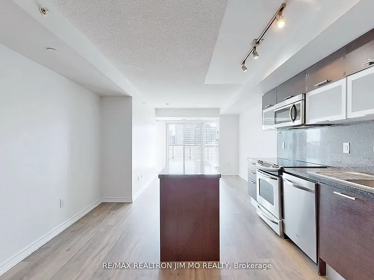 386 Yonge St #2508 — Photo 9